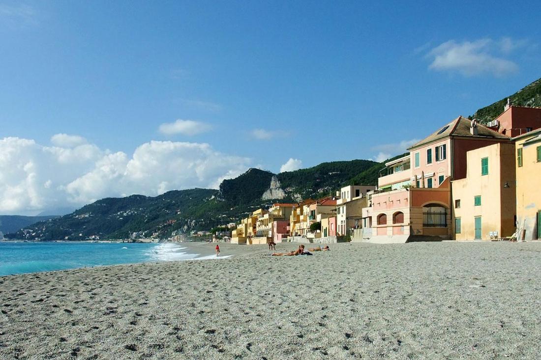 Nora House Apartment Savona Bagian luar foto